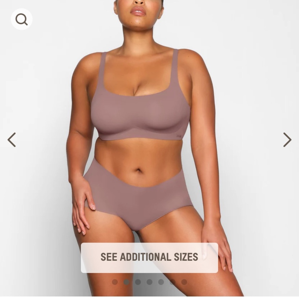 Skims naked scoop bra